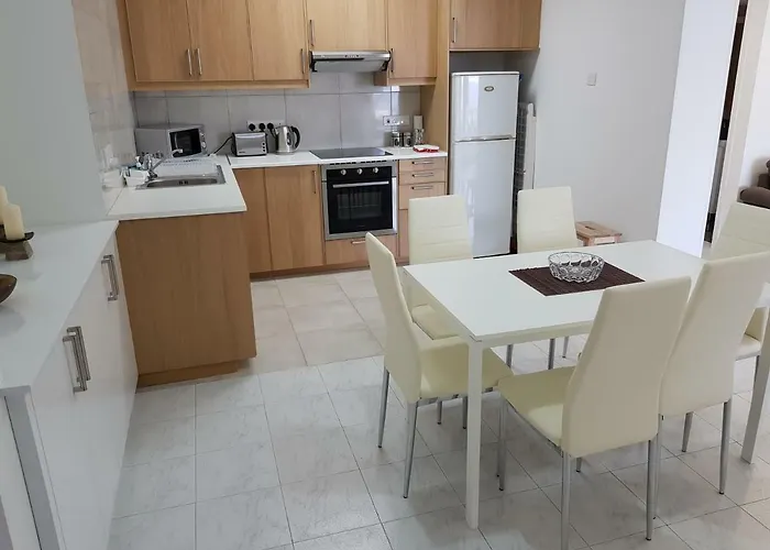 Haig\'S Dream Flat On The Beach