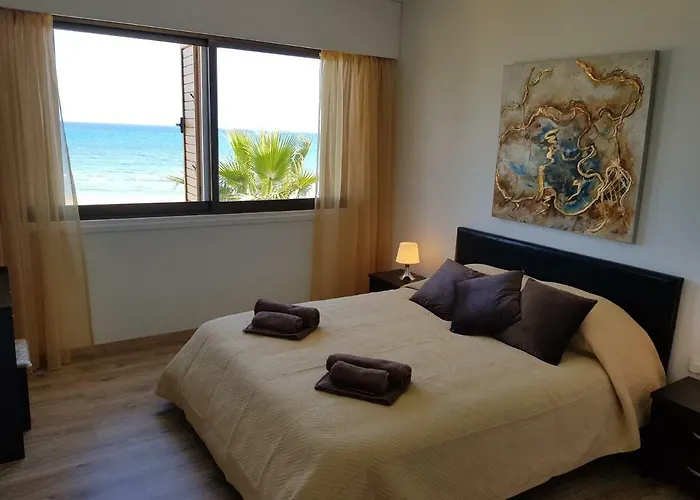 Haig\'S Dream Flat On The Beach